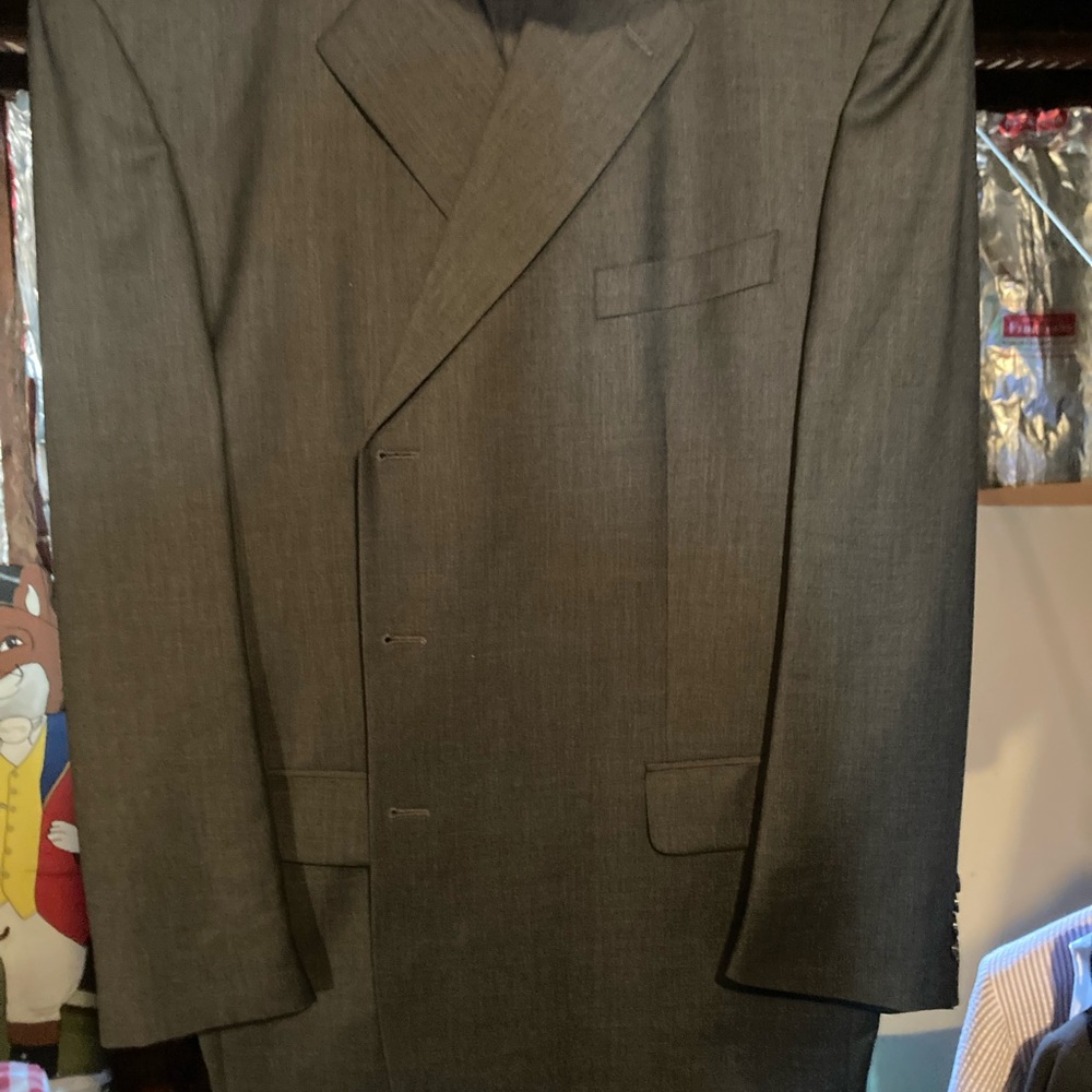 Mens gray suit 52L. EUC